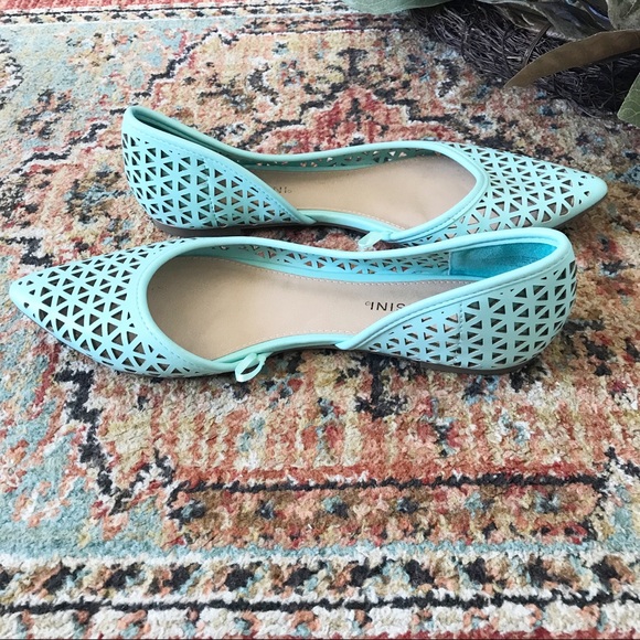 Massing Turquoise Laser Cut Pointed Toe Flats - Picture 2 of 2